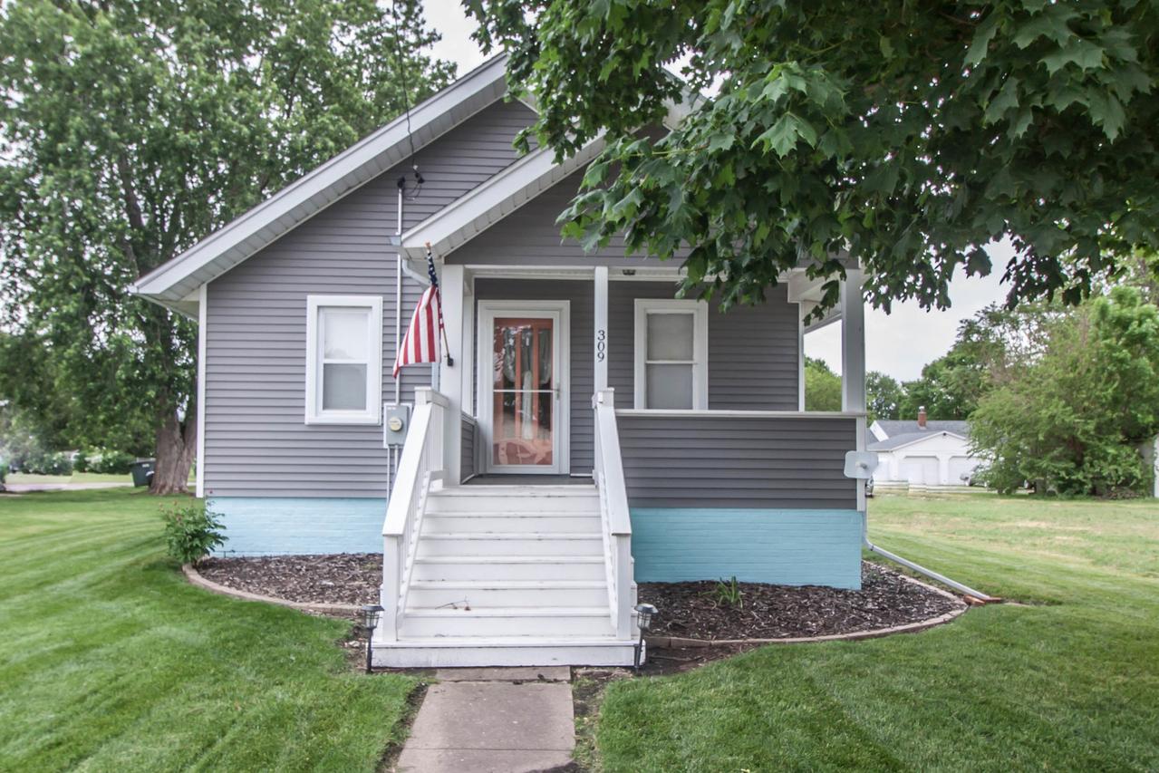 309 N 1st St., Alpha, IL 61413