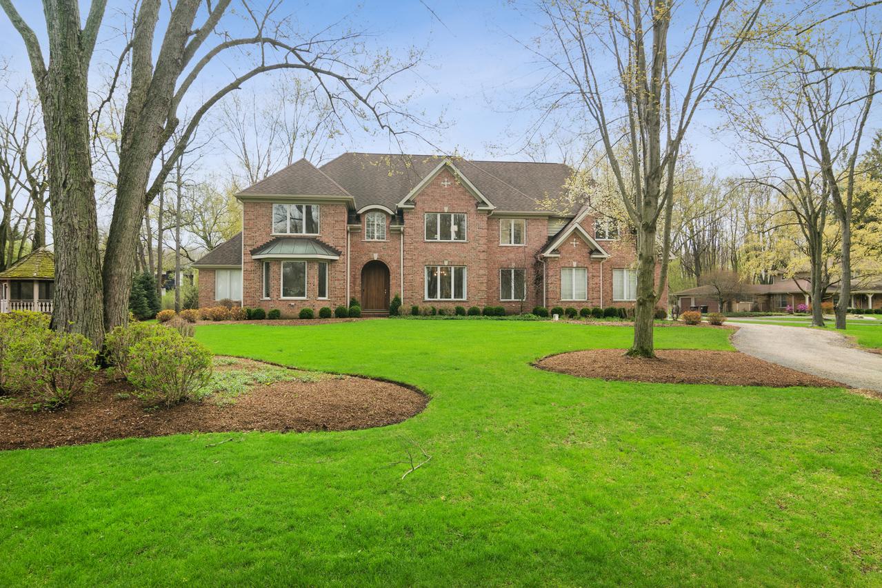 425 Brookmont Ln., North Barrington, IL 60010