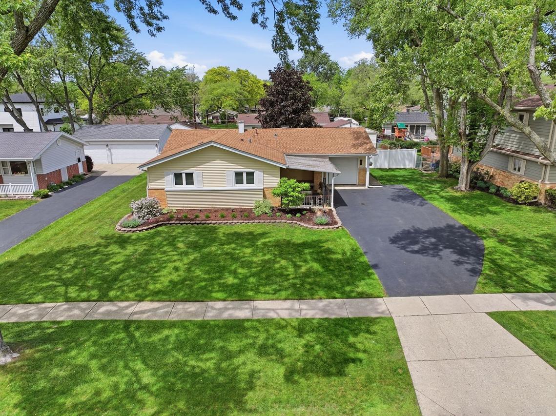 540 Milan Ln., Hoffman Estates, IL 60169
