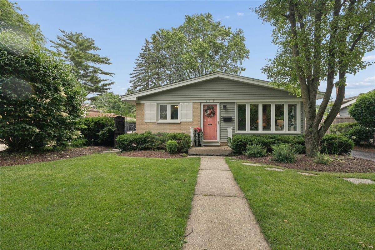 314 Drake St., Libertyville, IL 60048