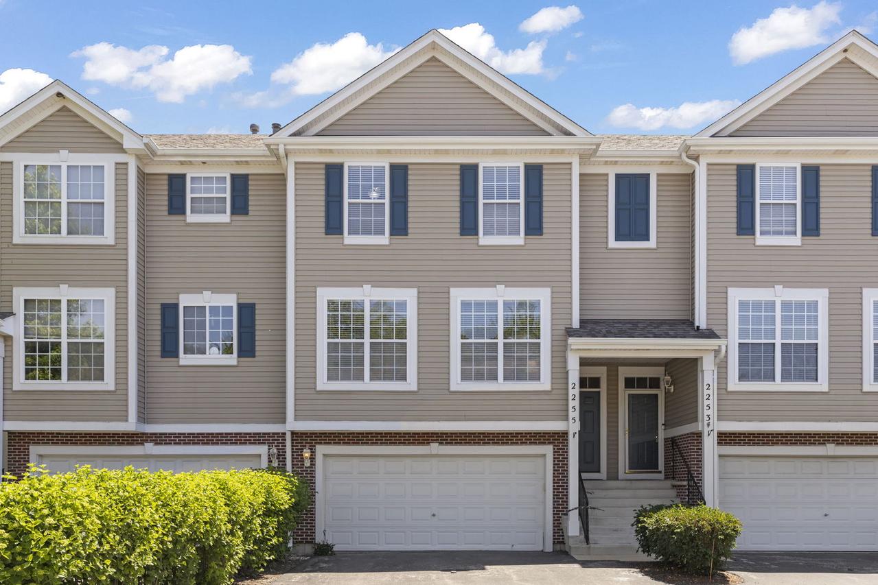 2255 Hudson Cir., Aurora, IL 60502