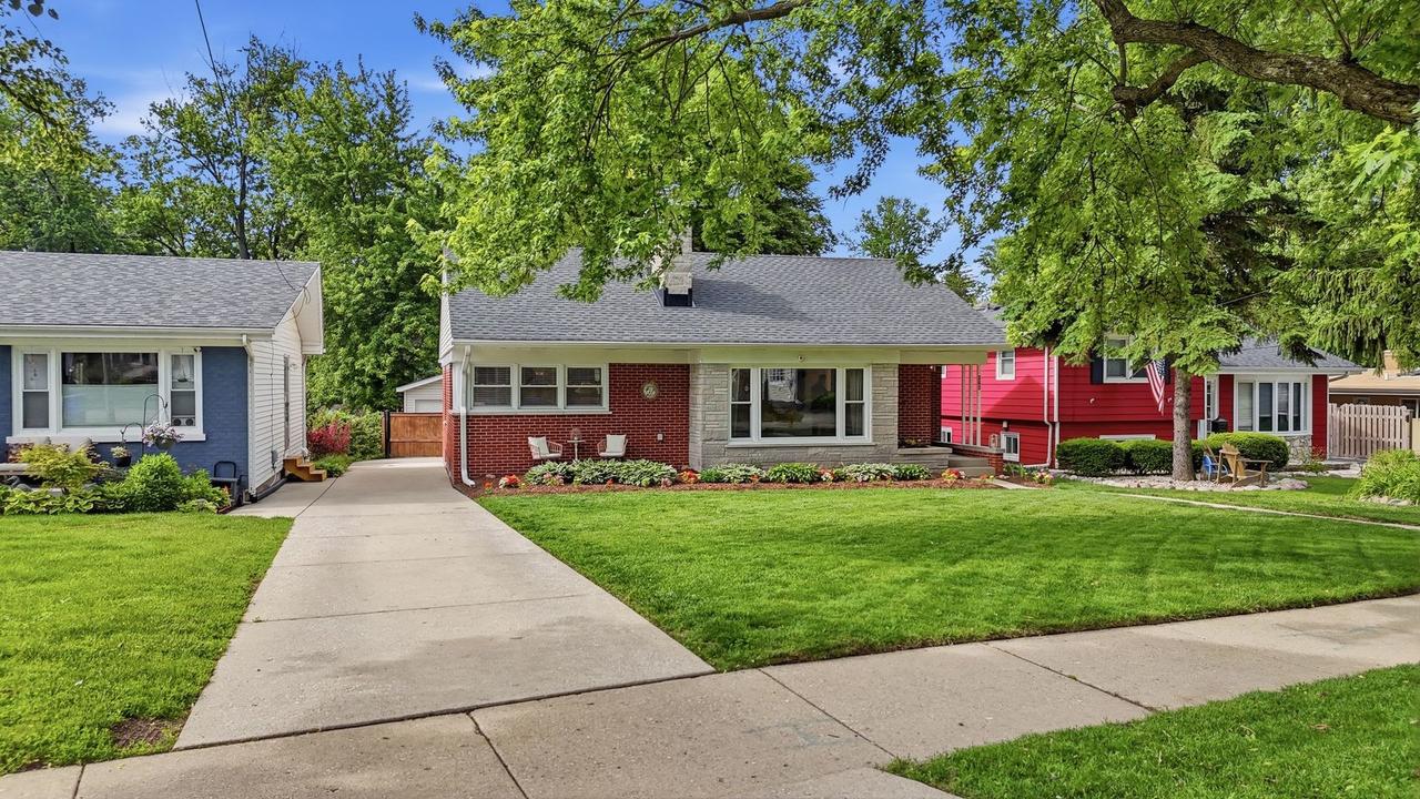 263 Hill Ave., Glen Ellyn, IL 60137
