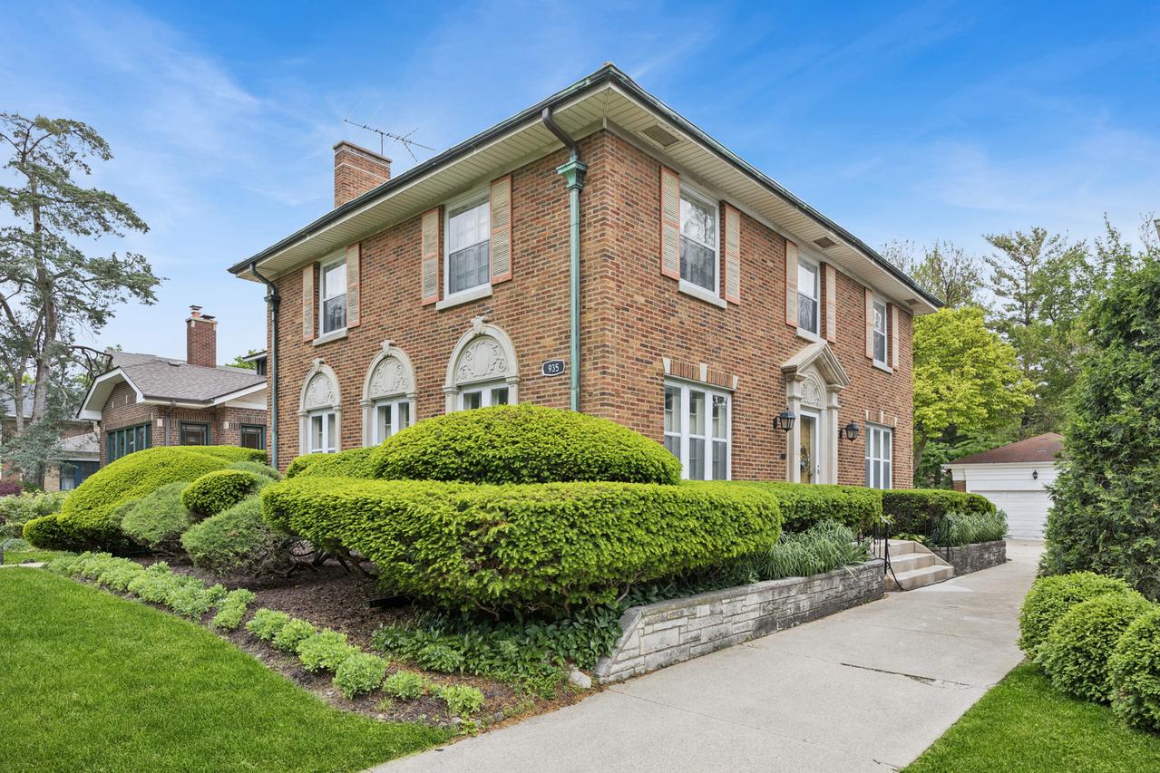 935 Monroe Ave., River Forest, IL 60305