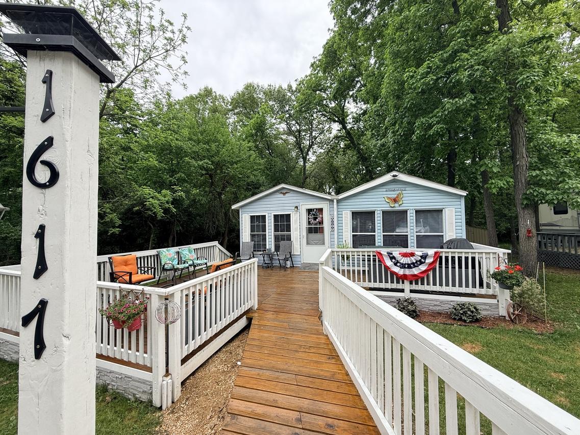 16-17 Woodhaven Lakes, Sublette, IL 61367