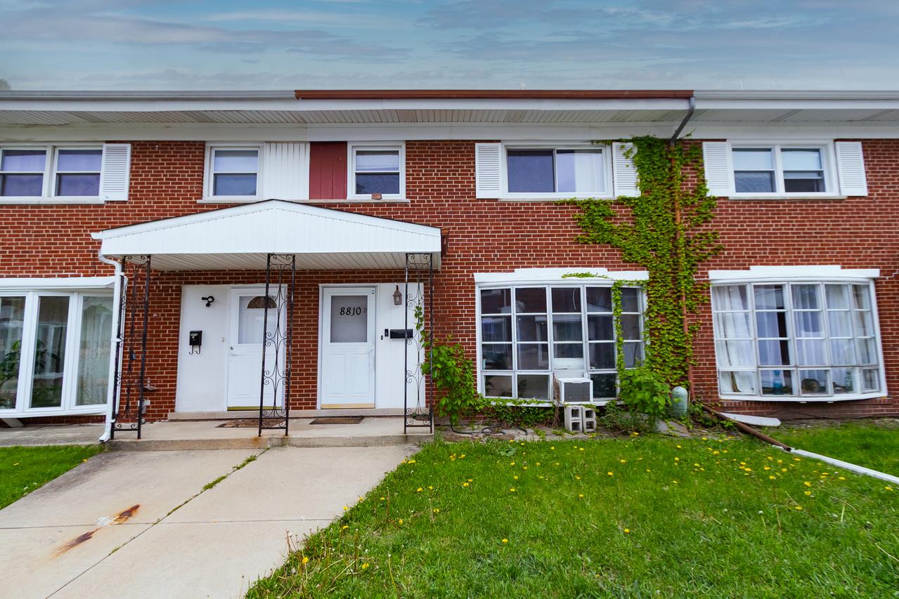 8810 Robin Dr. #D, Des Plaines, IL 60016