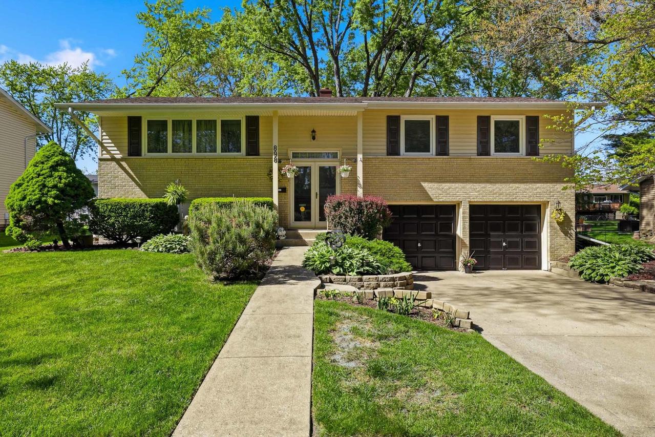 898 E Schirra Dr., Palatine, IL 60074