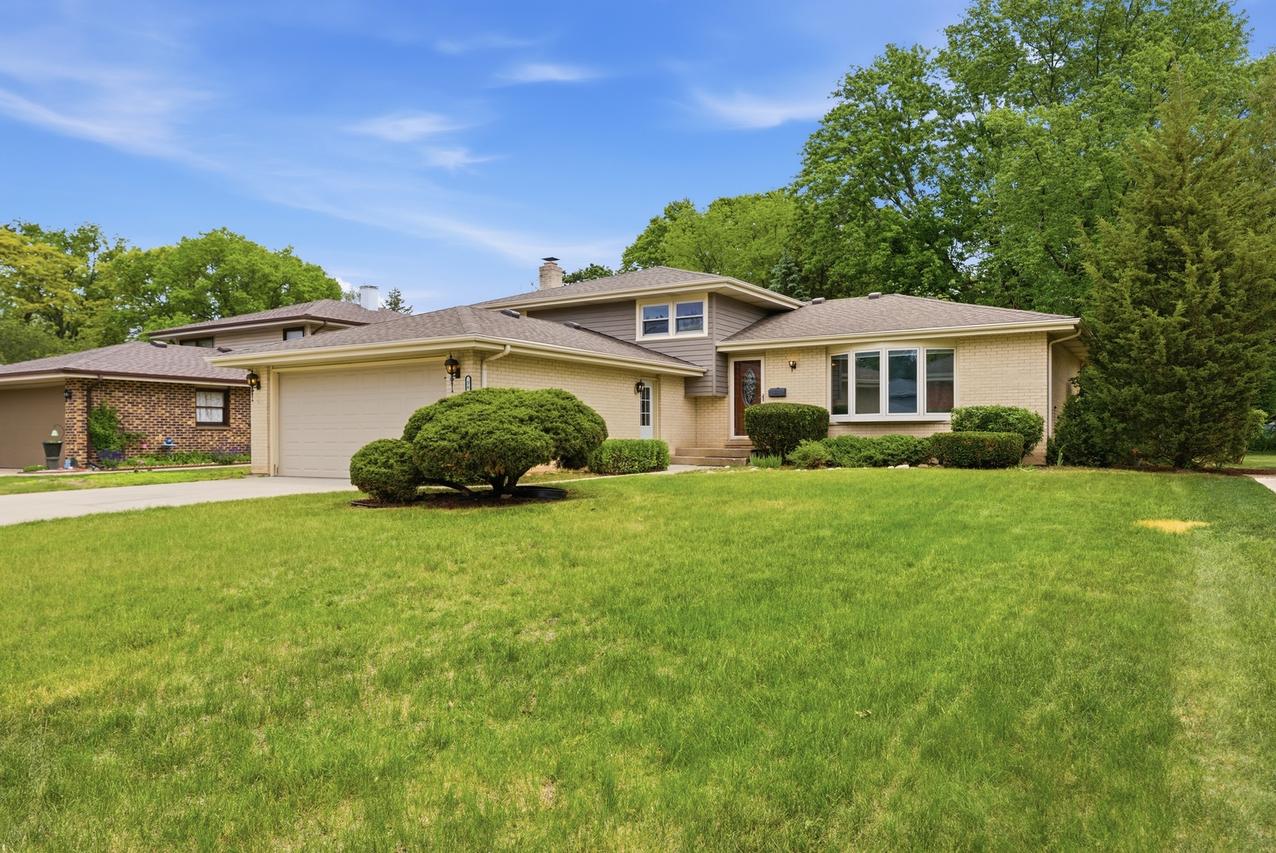 565 Eletson Dr., Crystal Lake, IL 60014