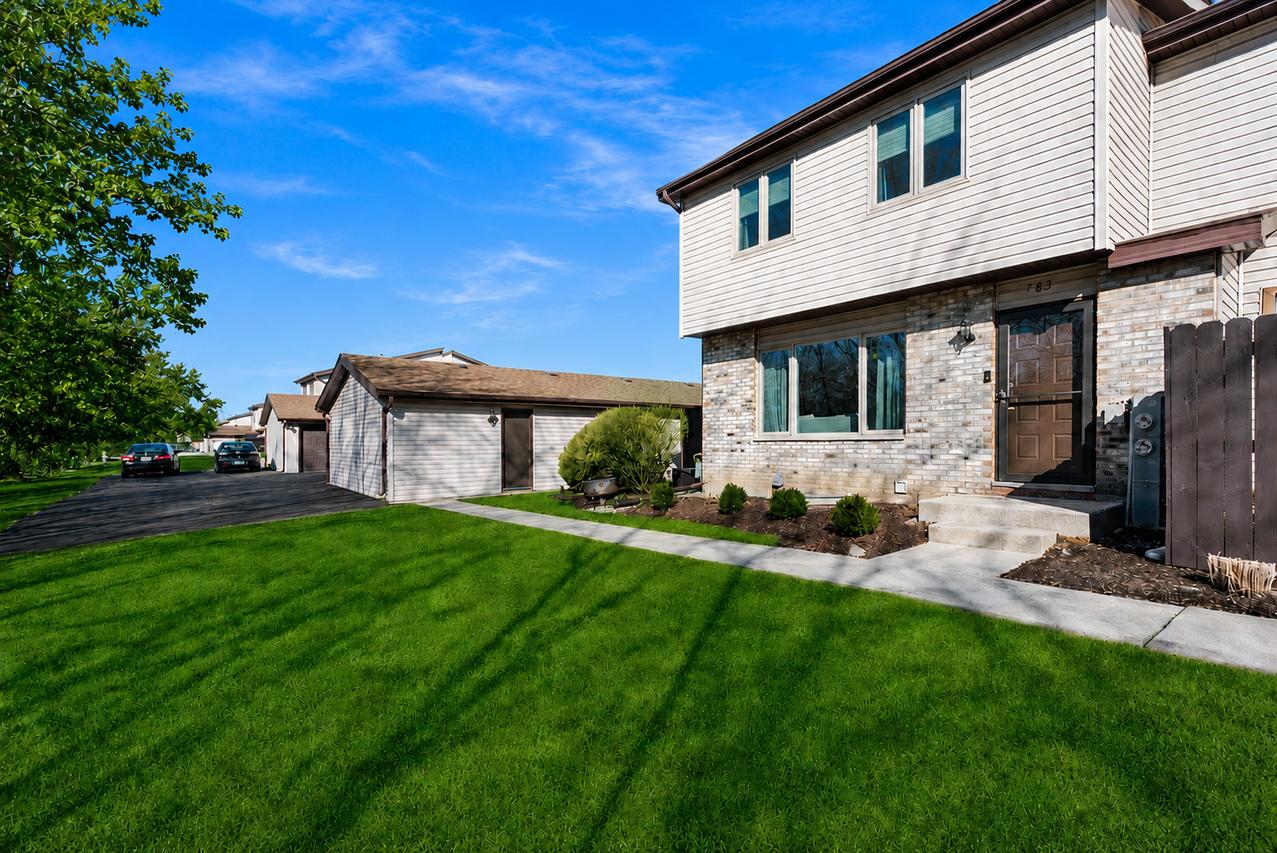 783 Bon Terre Rd., New Lenox, IL 60451