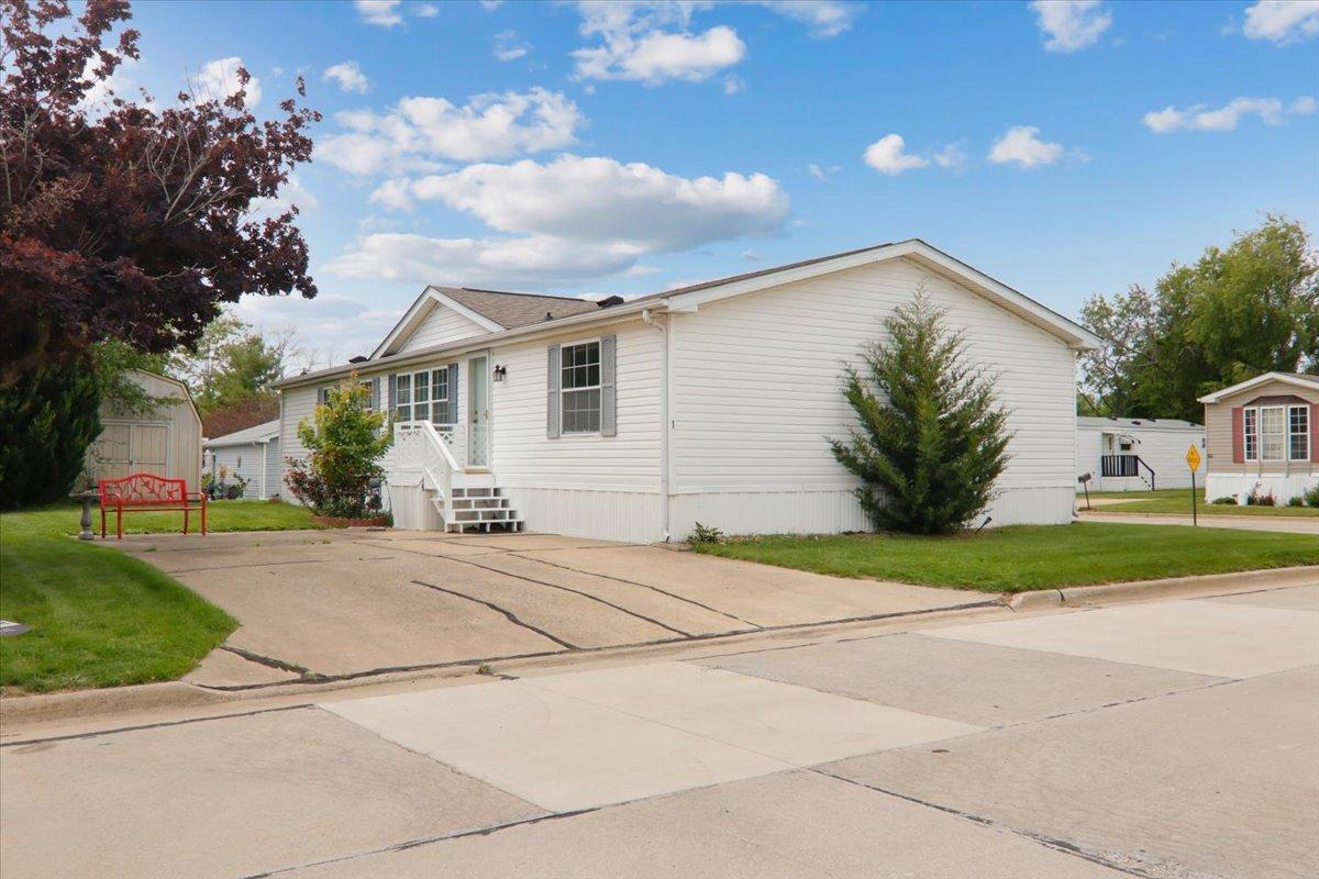 1 Berner Dr., Bloomington, IL 61701