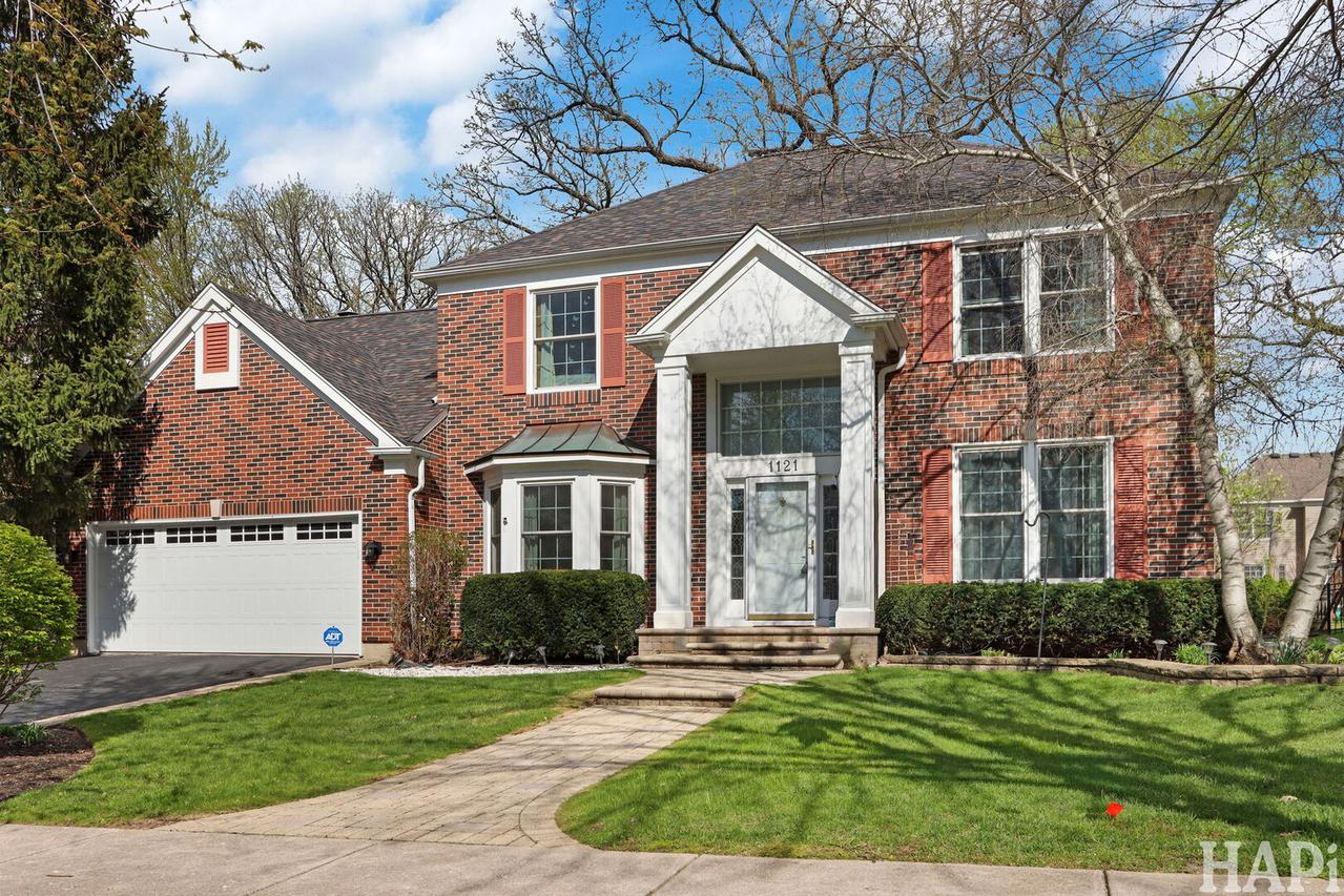 1121 Williamsburg Cir., Grayslake, IL 60030