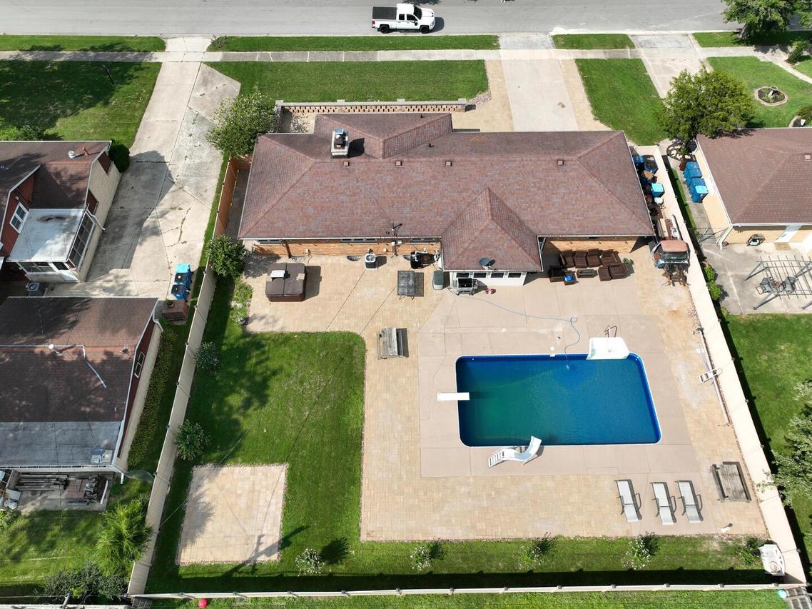 378 Oakwood Dr., Crete, IL 60417