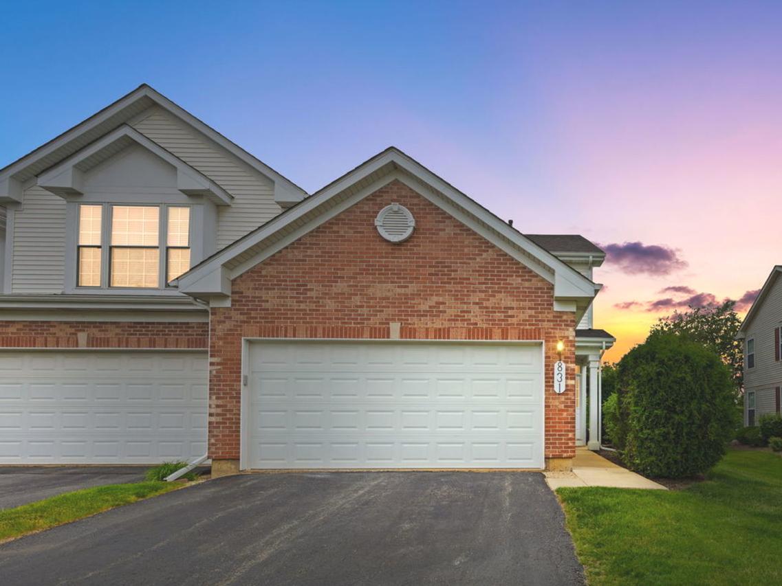 831 Stuarts Dr., St. Charles, IL 60174