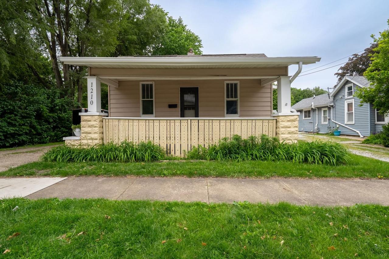 1210 N Madison St., Bloomington, IL 61701