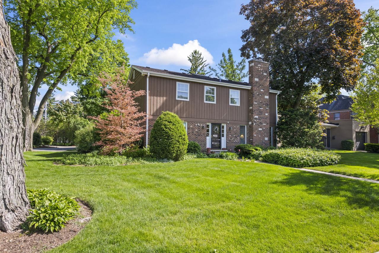 512 S Bristol Ln., Arlington Heights, IL 60005
