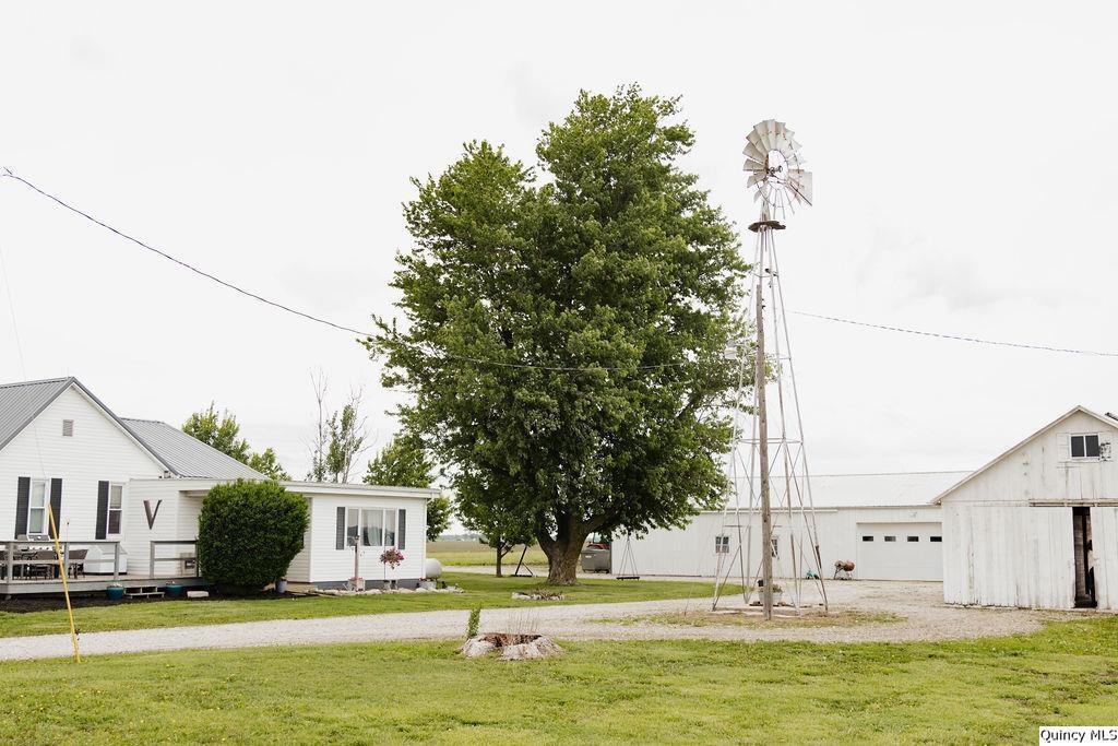 2201 N 2700th Ave., Golden, IL 62339