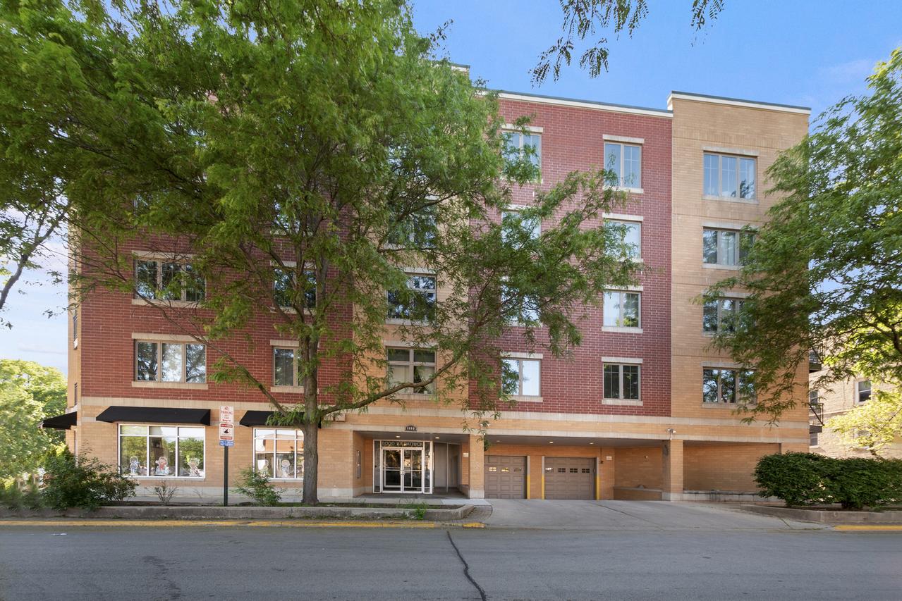 8000 Kilpatrick Ave. #2E, Skokie, IL 60076