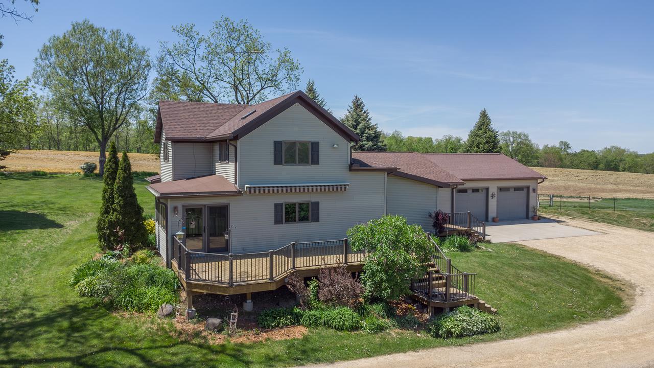 25303 Spring Valley Rd., Shannon, IL 61078