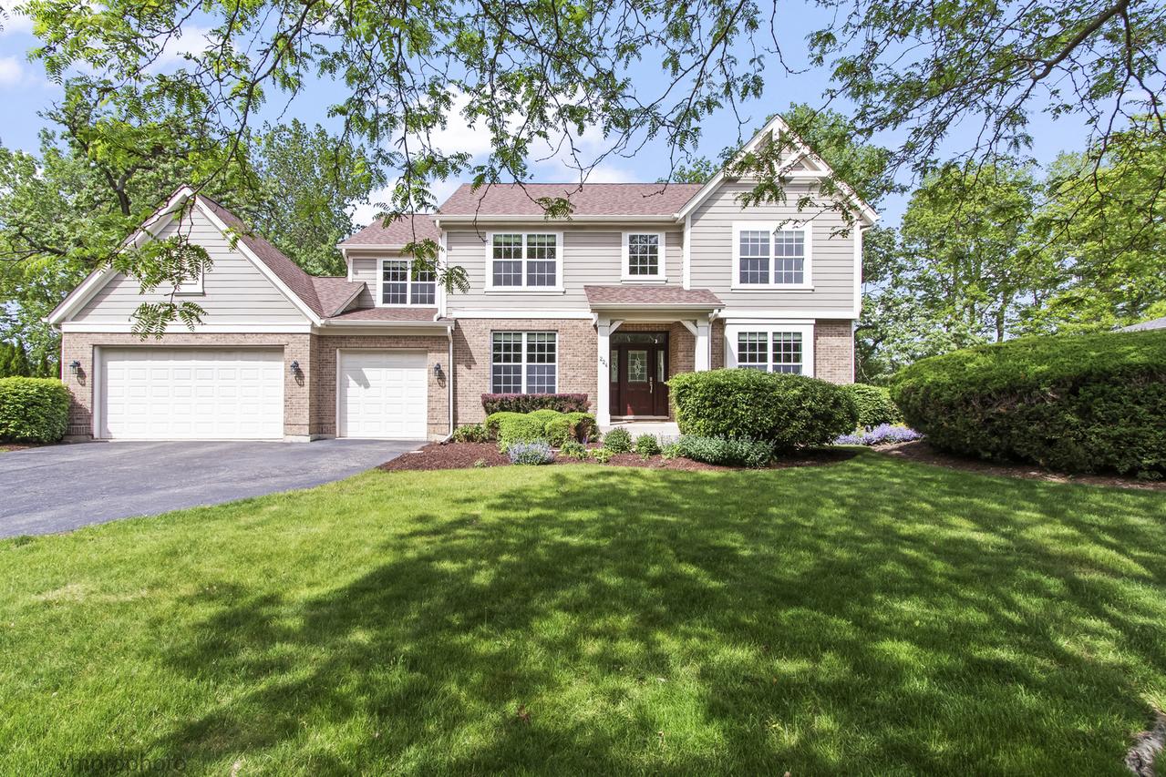 224 Red Oak Ct., Island Lake, IL 60042