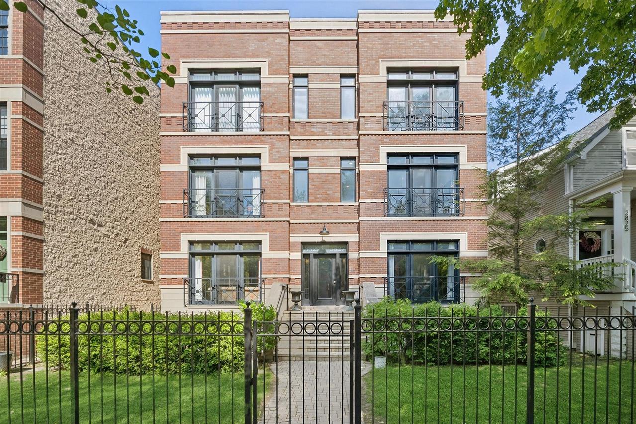 3827 N Greenview Ave. #2S, Chicago, IL 60613
