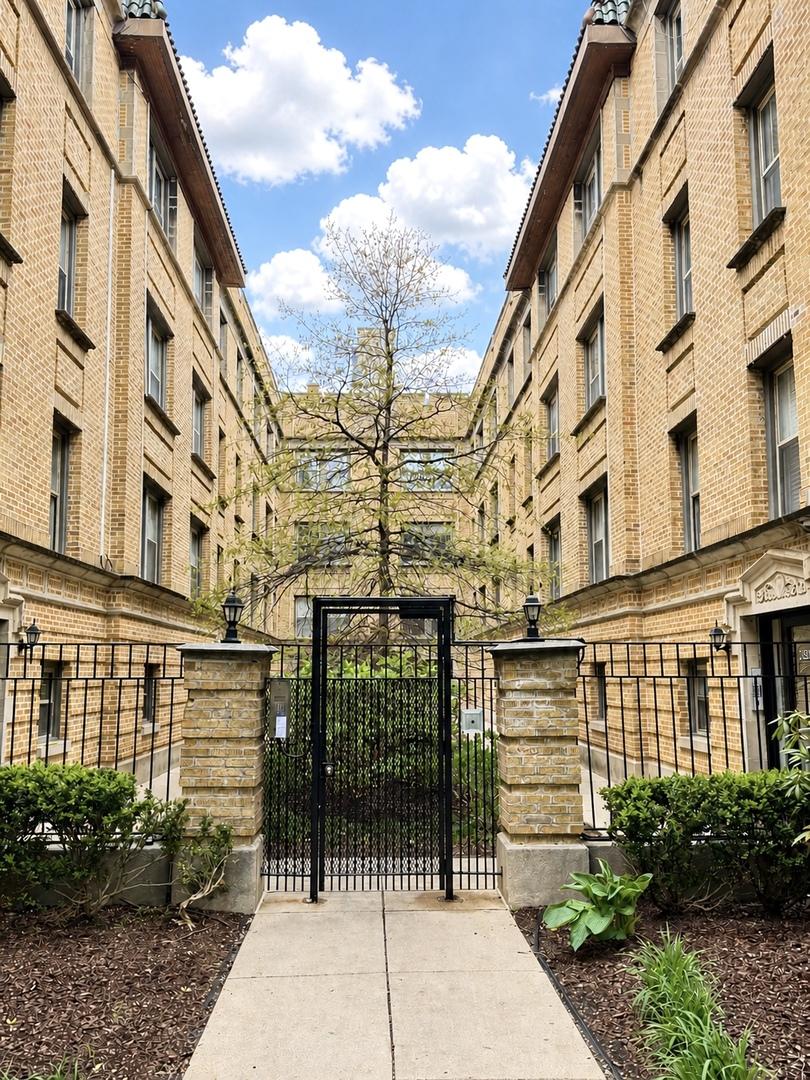 1362 W Greenleaf Ave. #3D, Chicago, IL 60626