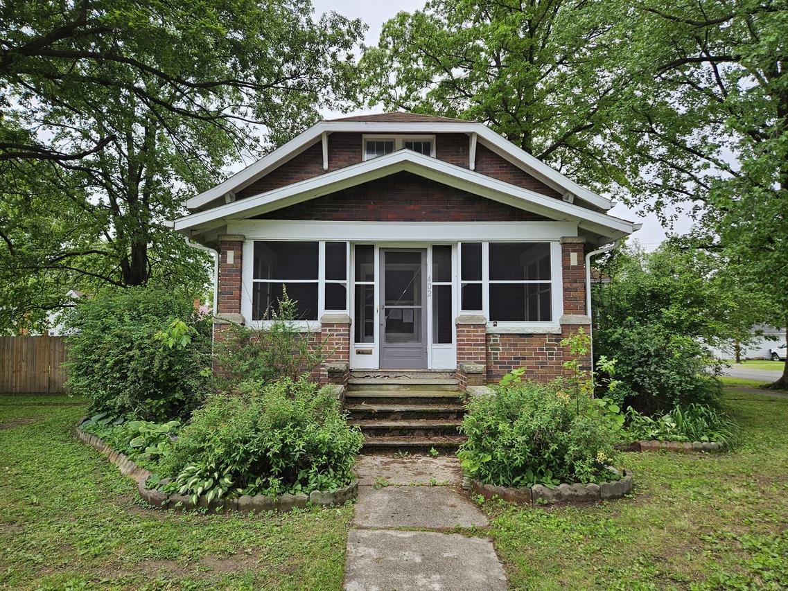 402 E 5th St., Flora, IL 62839