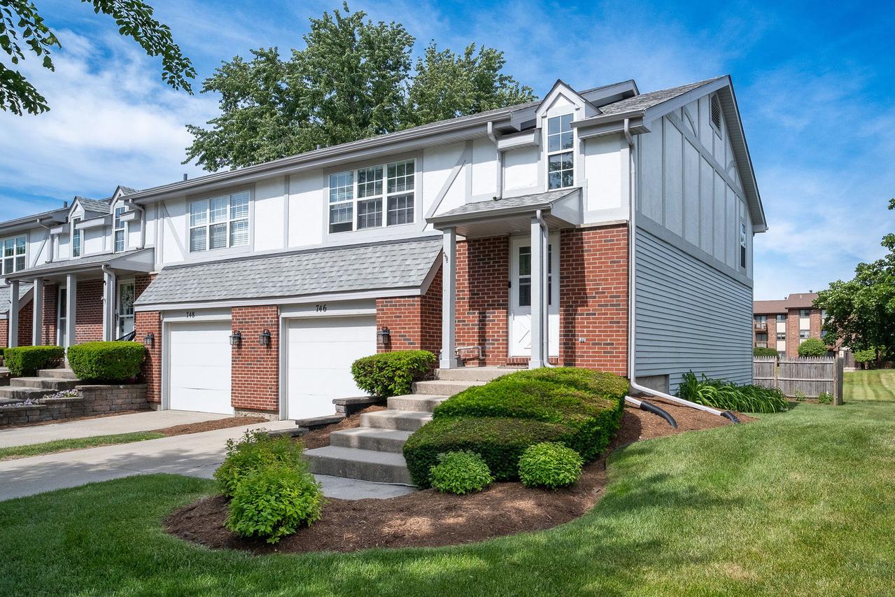 746 Eletson Dr., Crystal Lake, IL 60014