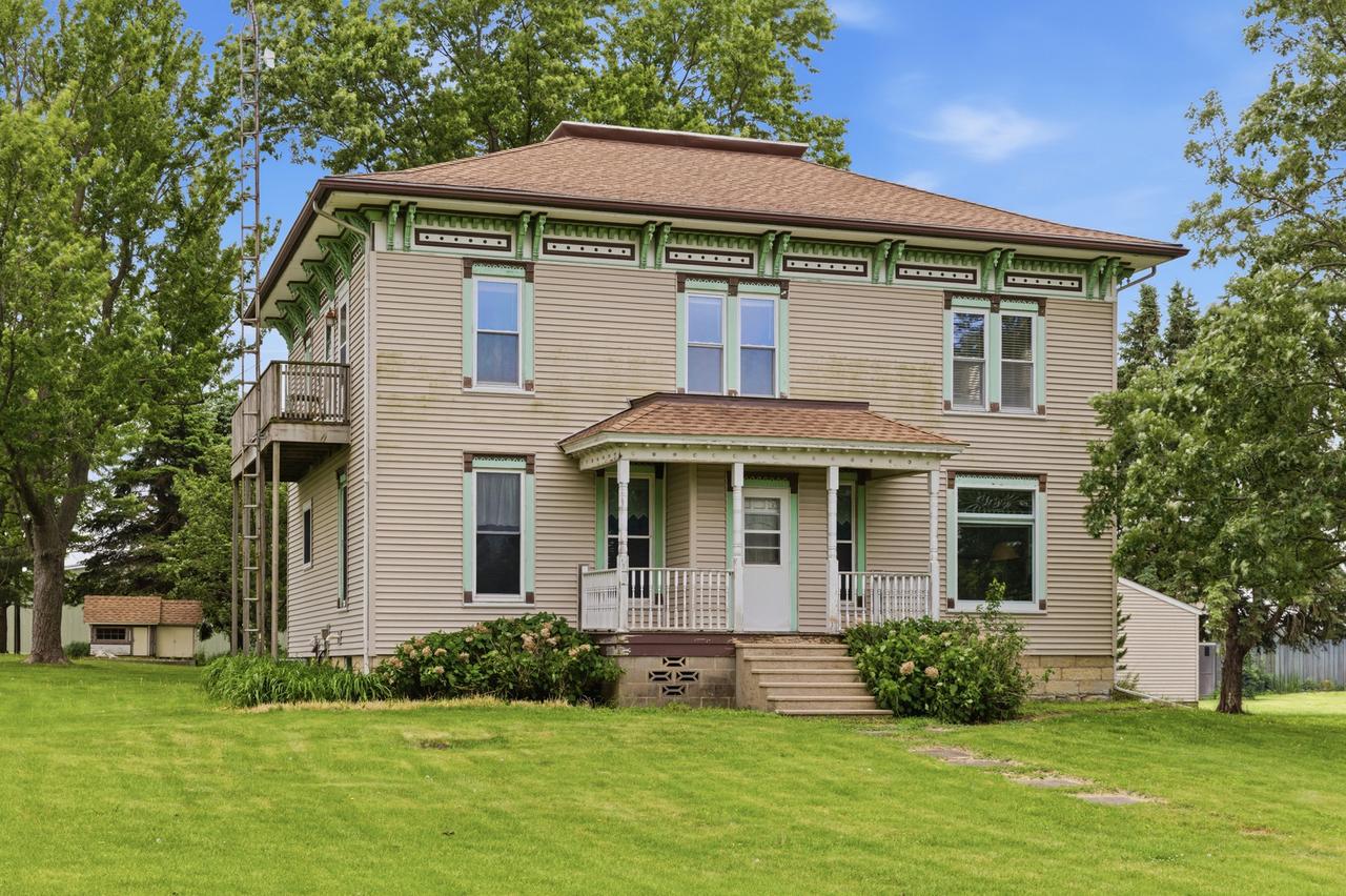 403 E Cherokee Ave., Shabbona, IL 60550