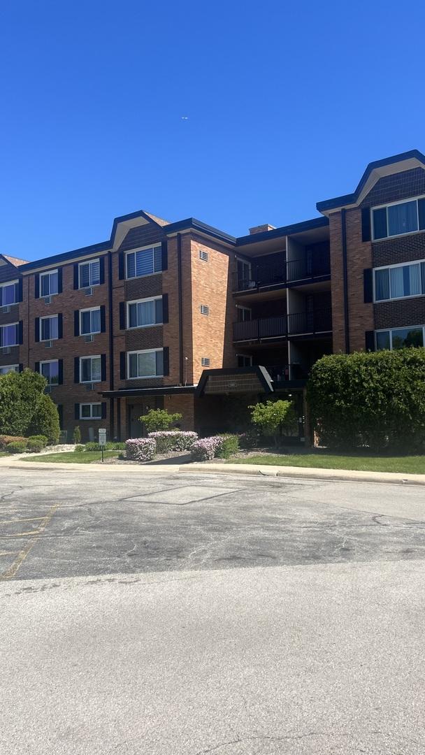 1227 S Old Wilke Rd. #406, Arlington Heights, IL 60005