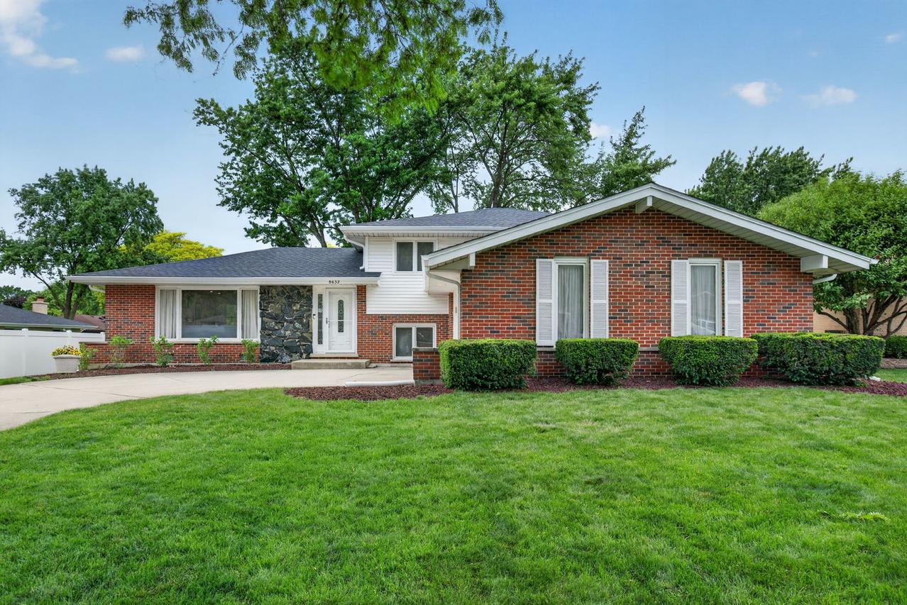8632 Clifford Dr., Darien, IL 60561