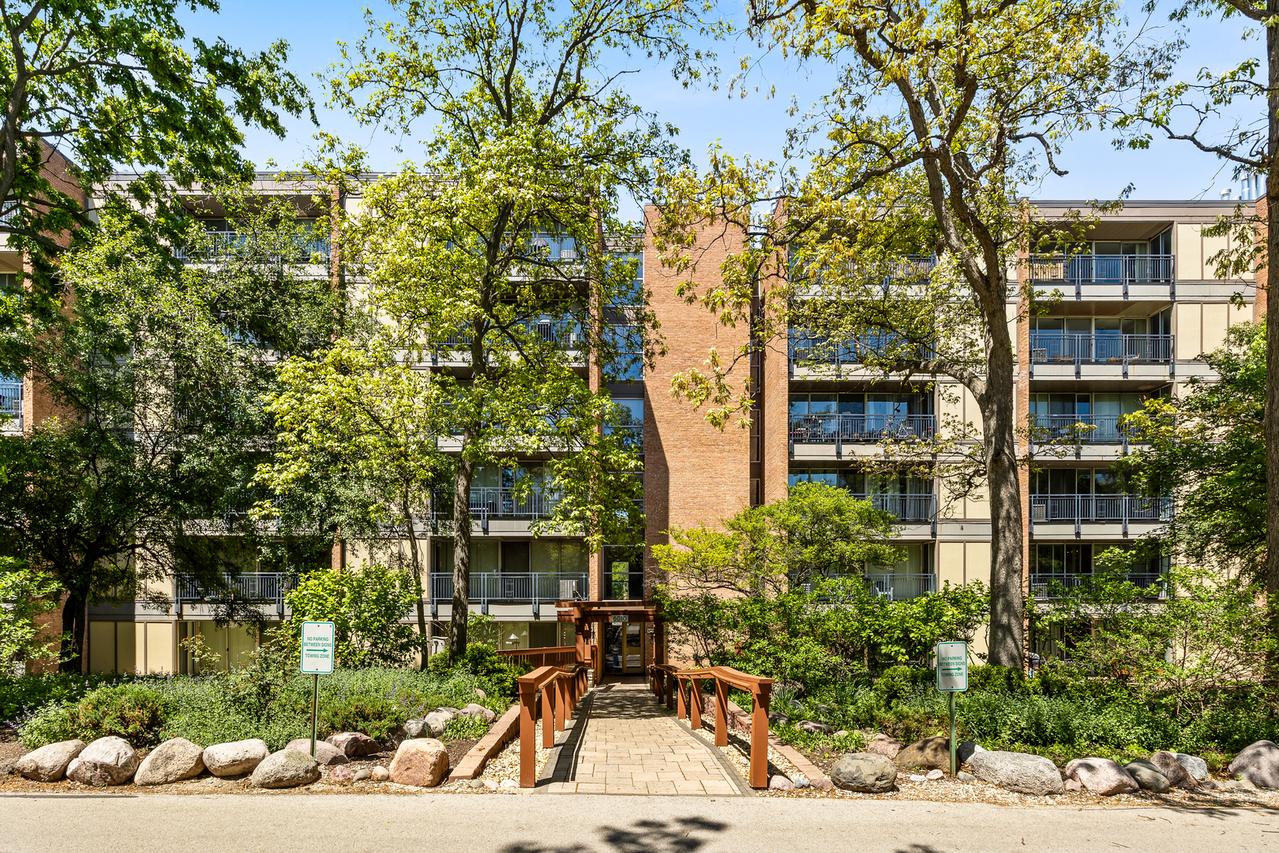 6010 Oakwood Dr. #3H, Lisle, IL 60532