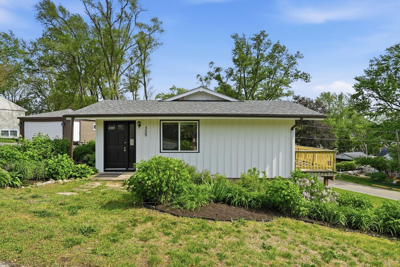 3624 Eastway Dr., Island Lake, IL 60042