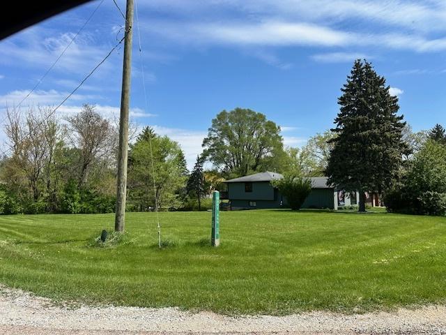 332 Mary Ann Dr., Lake Holiday, IL 60552