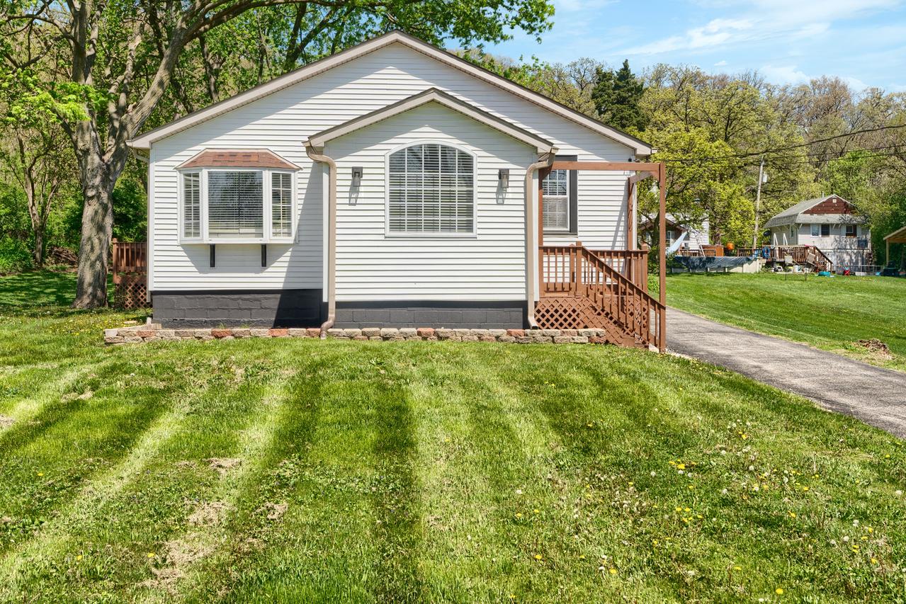 19w640 Bluff Rd., Lemont, IL 60439