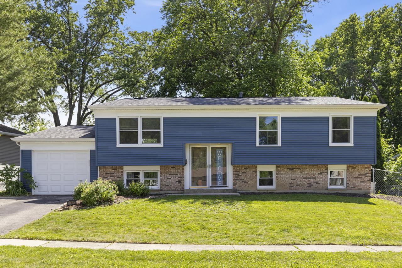3005 Scenicwood Ln., Woodridge, IL 60517