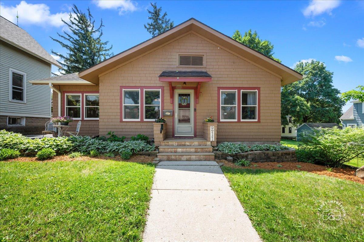211 Walnut Ave., St. Charles, IL 60174