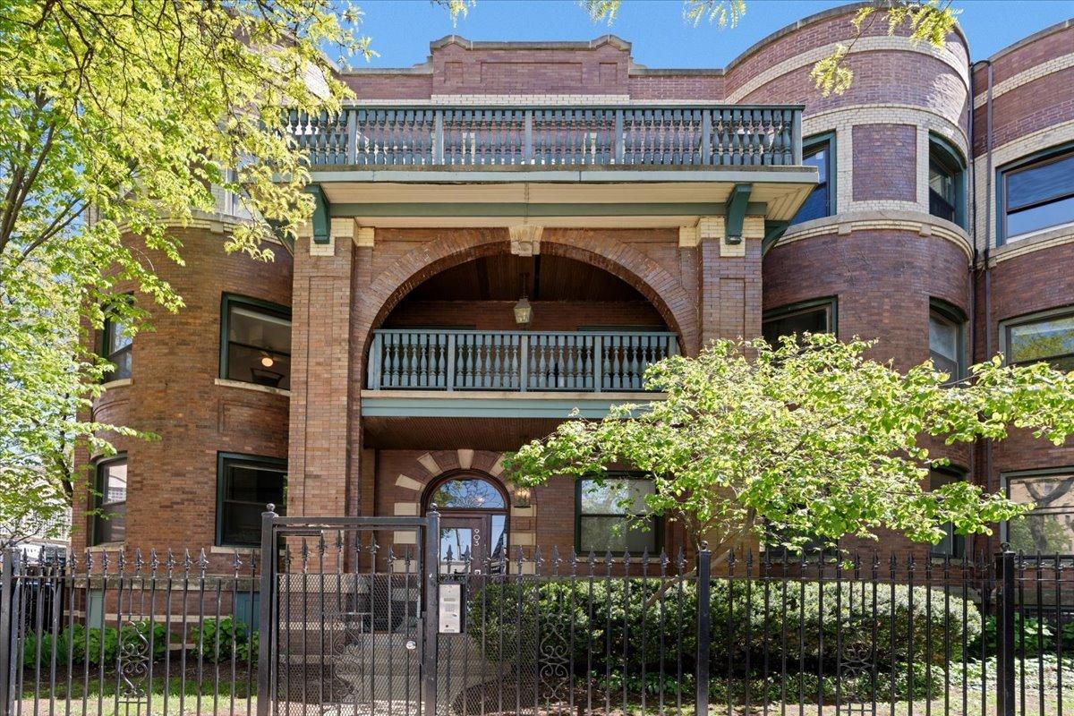 901 W Gordon Ter. #2, Chicago, IL 60613