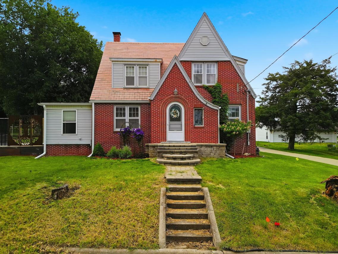 1301 Long St., Dixon, IL 61021