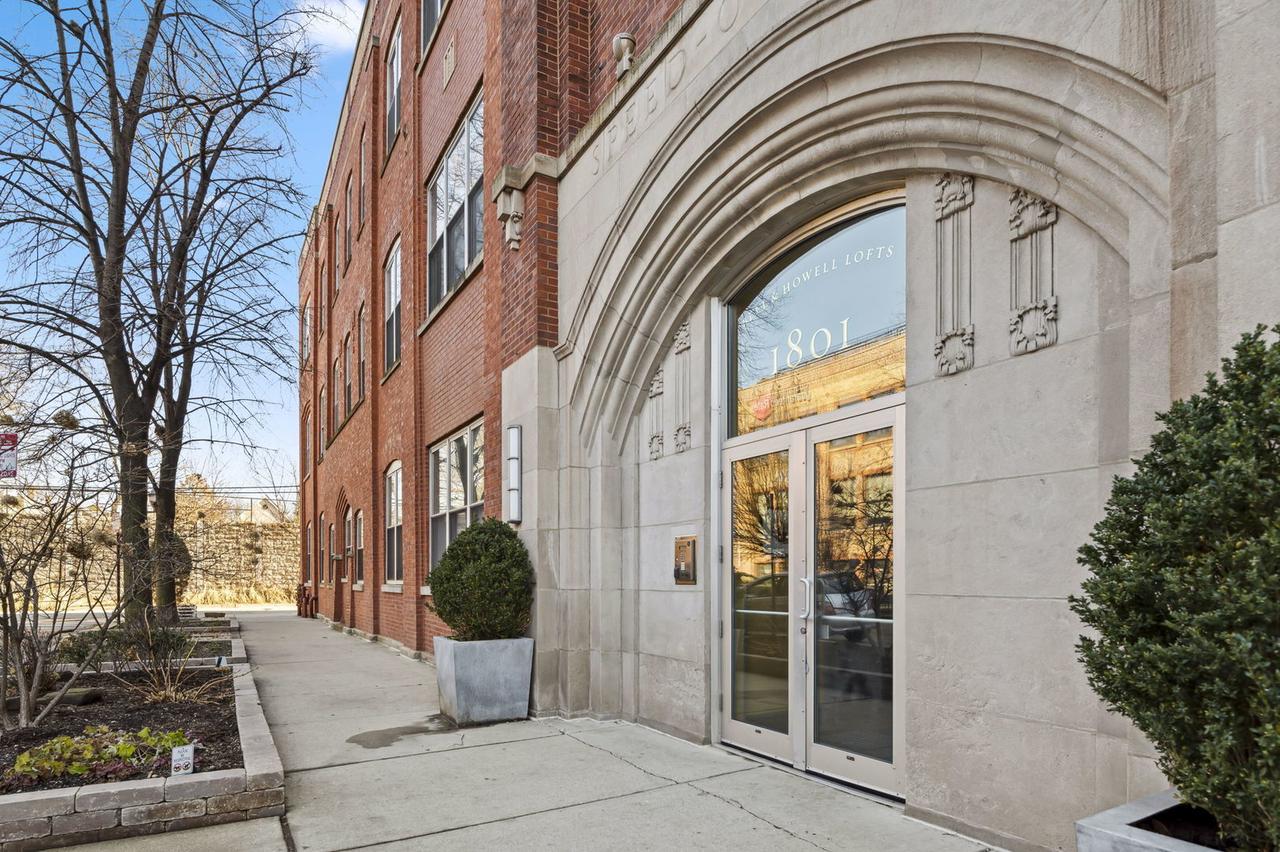 1801 W Larchmont Ave. #404, Chicago, IL 60613