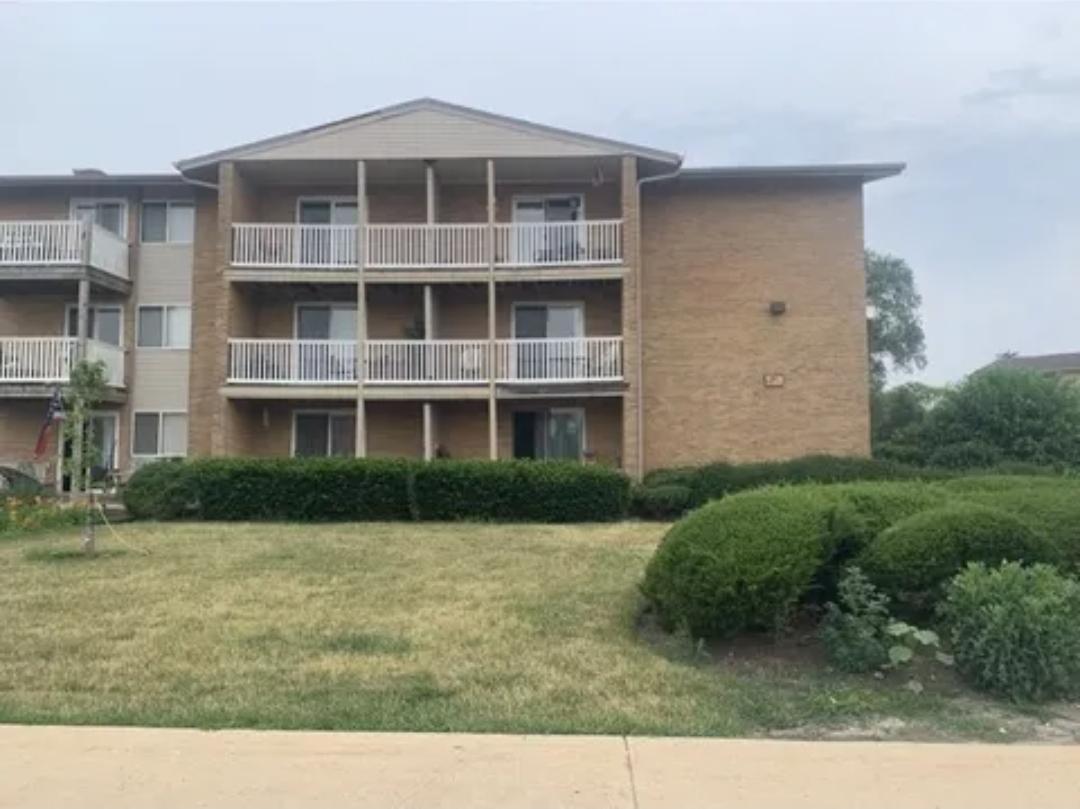 910 Beau Dr. #313, Des Plaines, IL 60016
