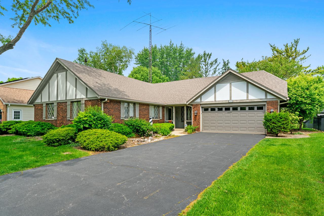 2445 Coach And Surrey Ln., Aurora, IL 60506