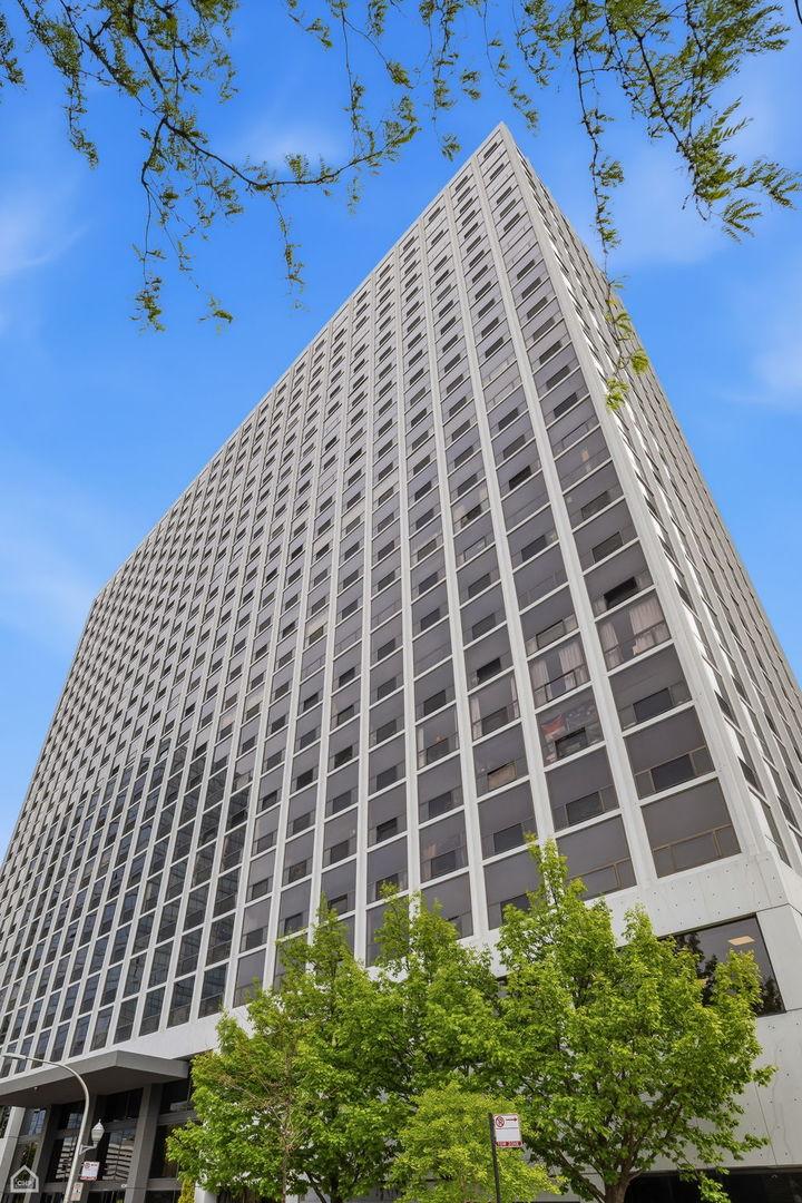 4343 N Clarendon Ave. #1812, Chicago, IL 60613