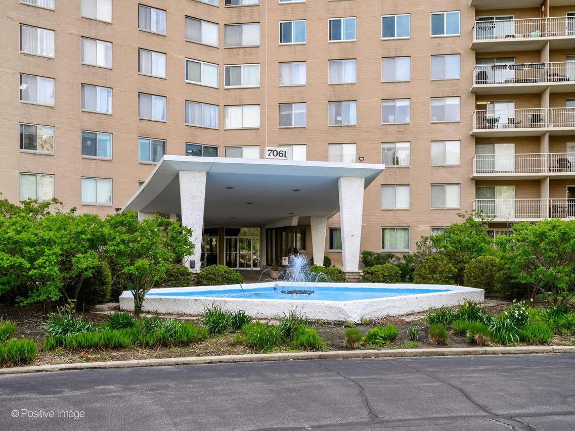 7061 N Kedzie Ave. #410, Chicago, IL 60645