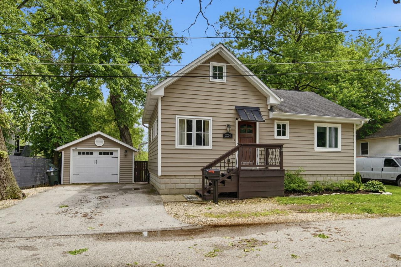 224 Oak St., New Lenox, IL 60451