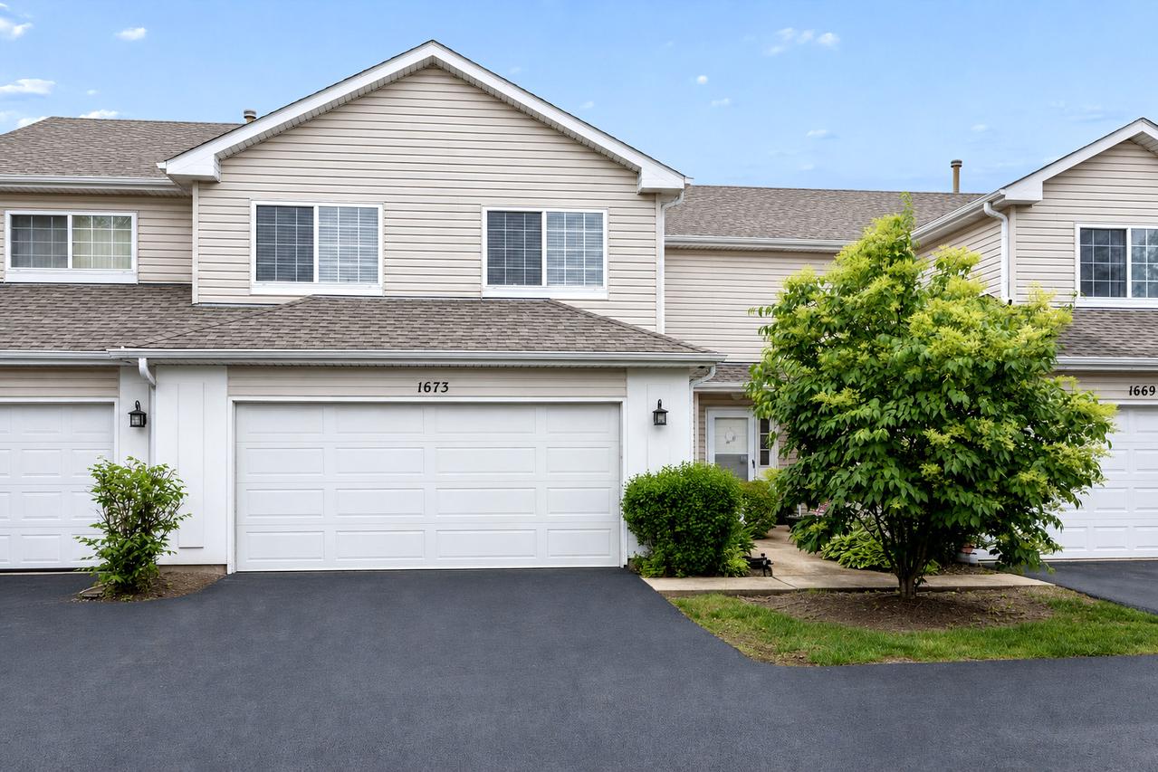 1673 Waterford Rd., North Aurora, IL 60542