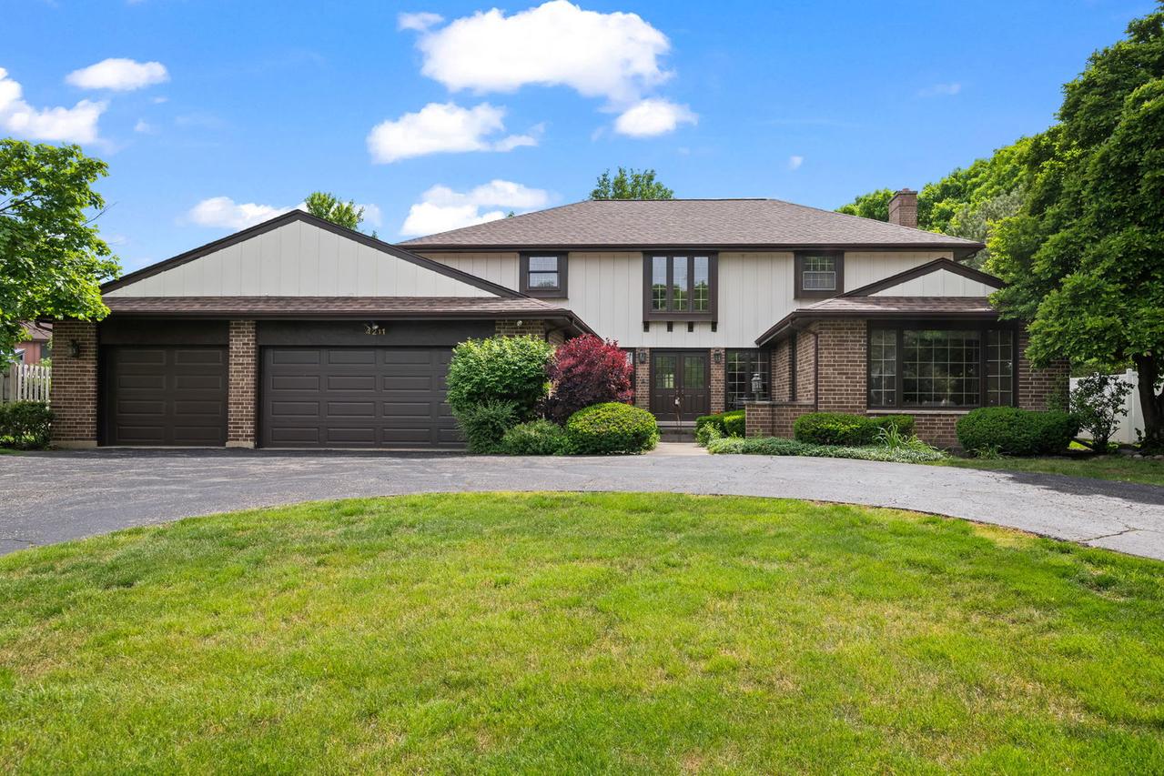 4211 Ridgeland Ln., Northbrook, IL 60062