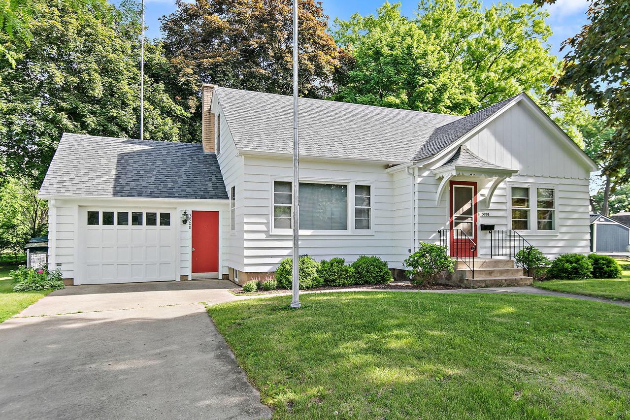 3908 Oak Ave., Mchenry, IL 60050