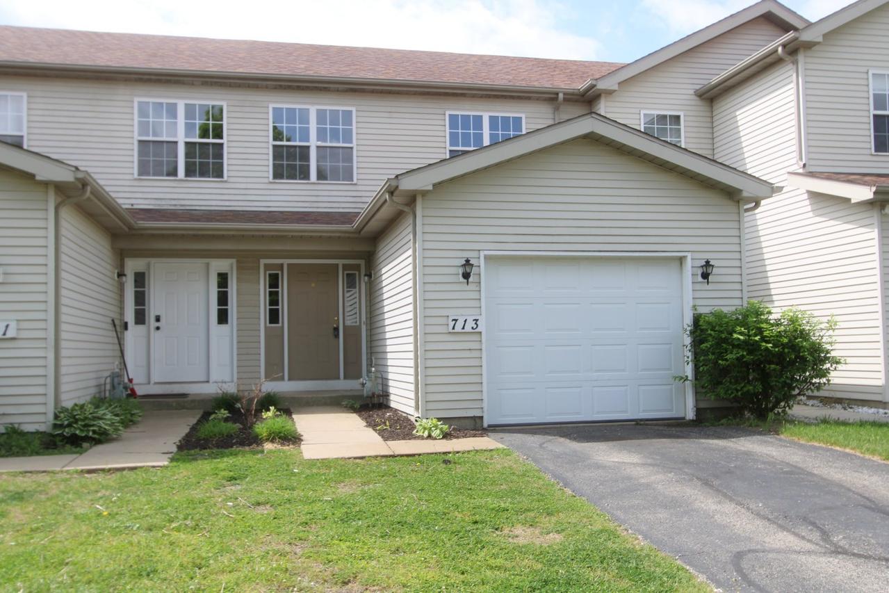 713 Carlisle Dr., Woodstock, IL 60098