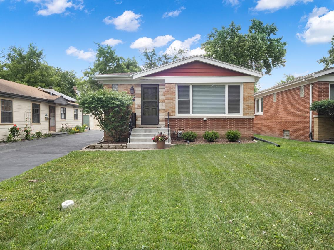 727 Harms Rd., Glenview, IL 60025
