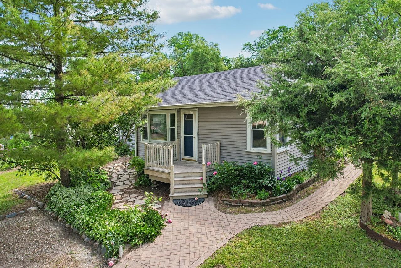 79 Eagle Point Rd., Fox Lake, IL 60020