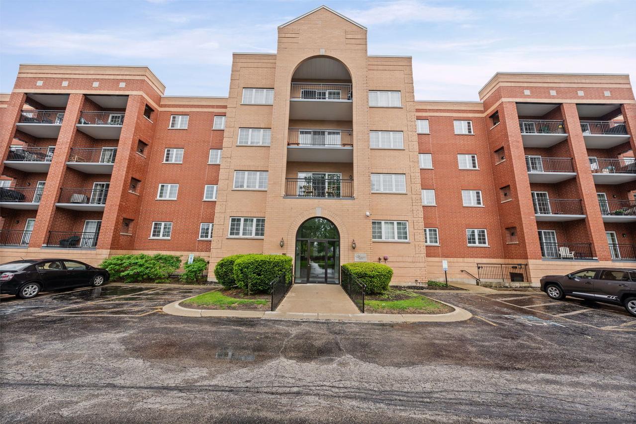 59 S Hale St. #103, Palatine, IL 60067